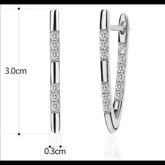 New V-shape White Gold Plated Diamond Hoop Earring - Picture 4 of 5